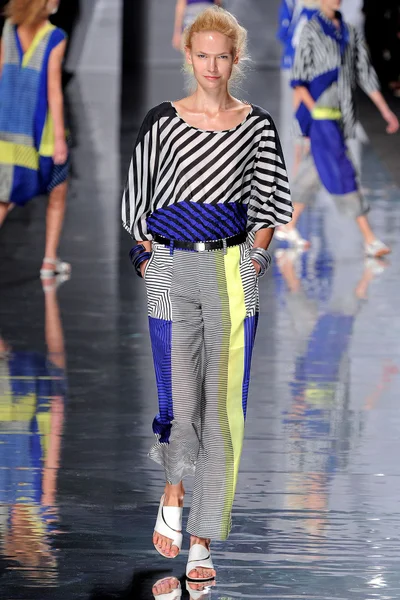 Look 27